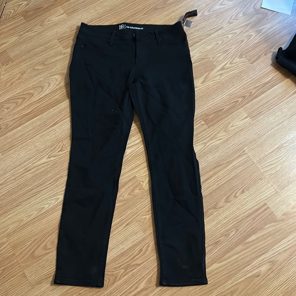 Juniors NWT No Boundaries black skinny Jean size 13